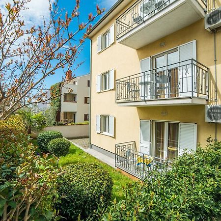 Apartments Bella Ровінь Екстер'єр фото
