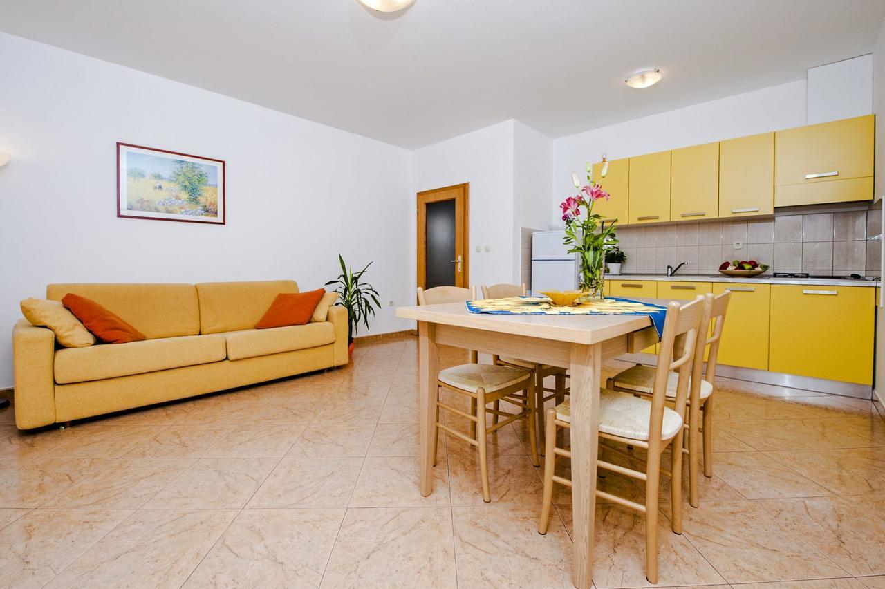 Apartments Bella Ровінь Екстер'єр фото