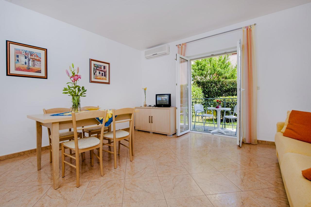 Apartments Bella Ровінь Екстер'єр фото