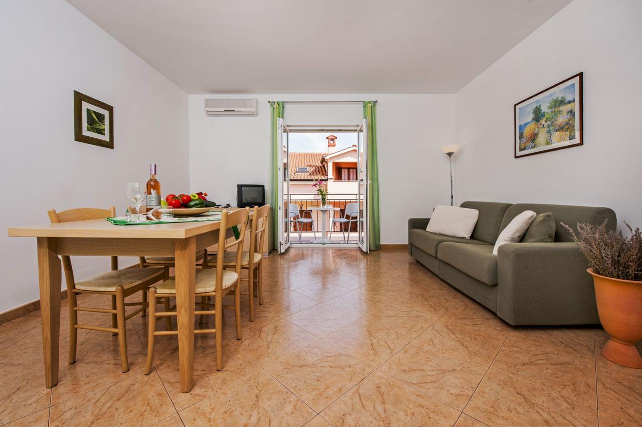 Apartments Bella Ровінь Екстер'єр фото