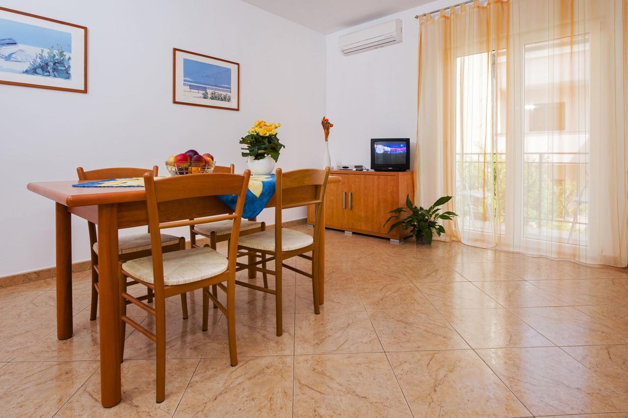 Apartments Bella Ровінь Екстер'єр фото