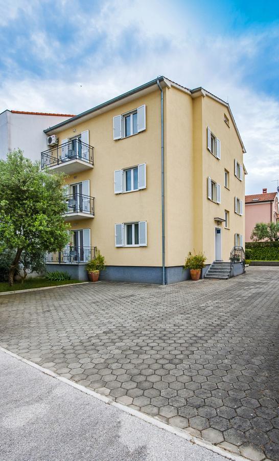 Apartments Bella Ровінь Екстер'єр фото