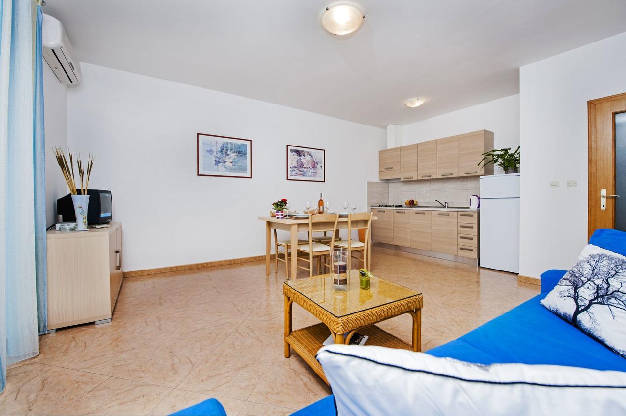 Apartments Bella Ровінь Екстер'єр фото
