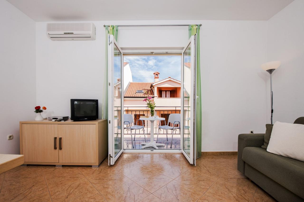 Apartments Bella Ровінь Екстер'єр фото