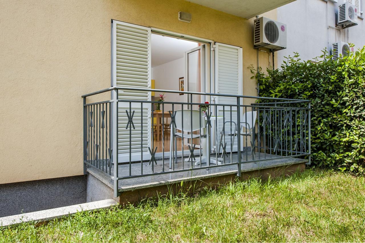 Apartments Bella Ровінь Екстер'єр фото
