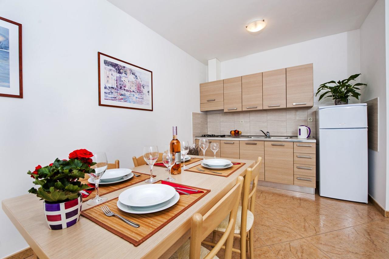 Apartments Bella Ровінь Екстер'єр фото