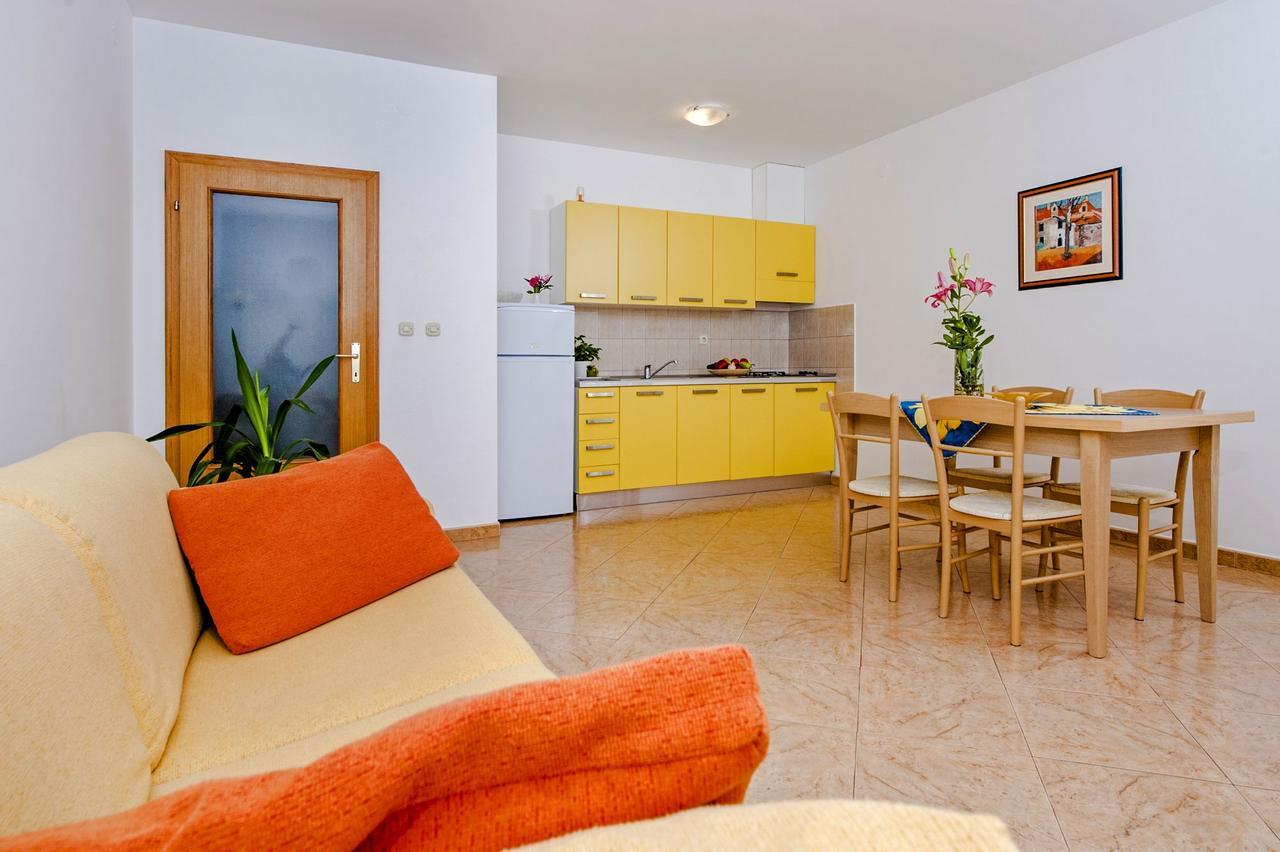 Apartments Bella Ровінь Екстер'єр фото