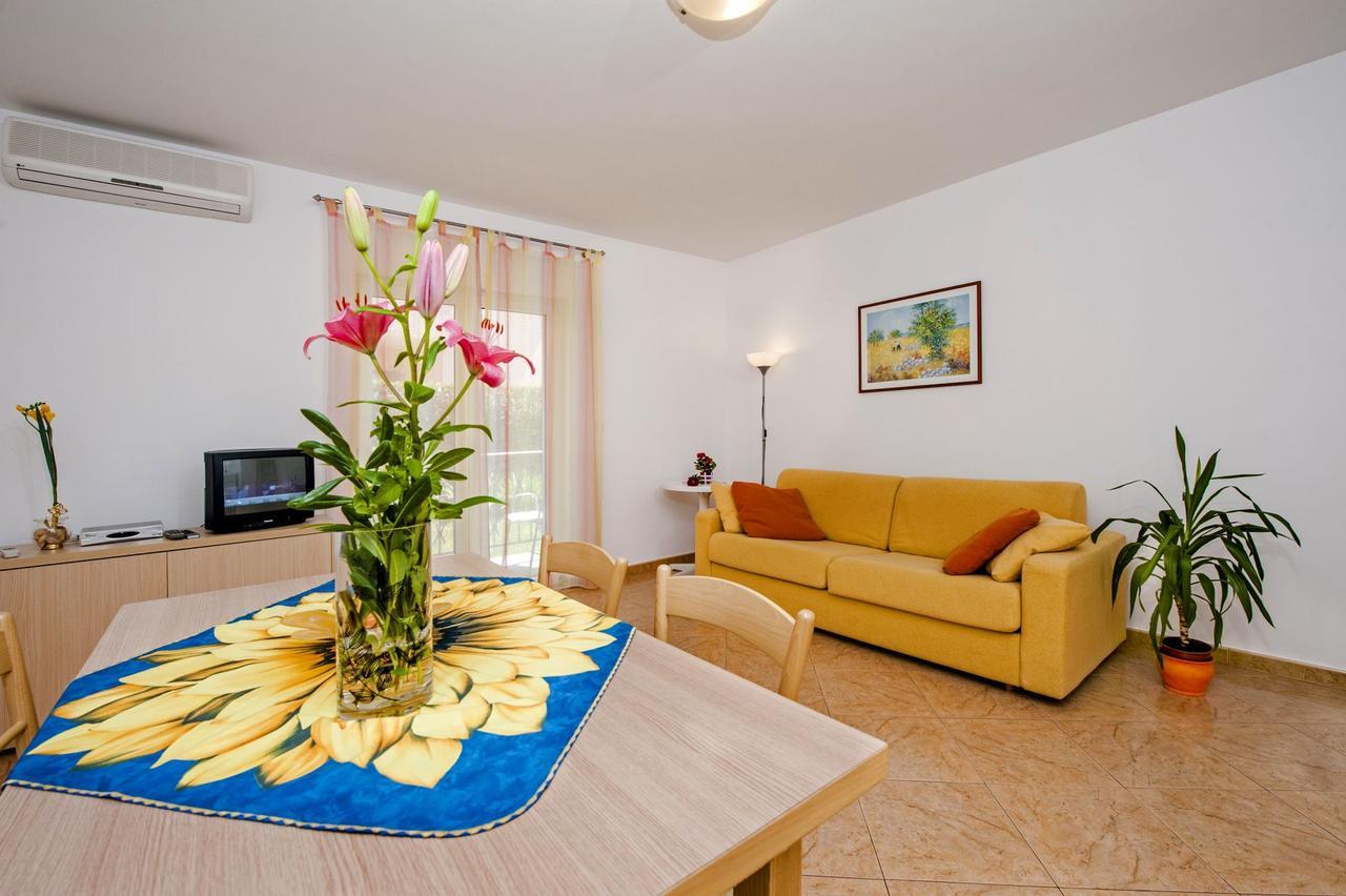 Apartments Bella Ровінь Екстер'єр фото