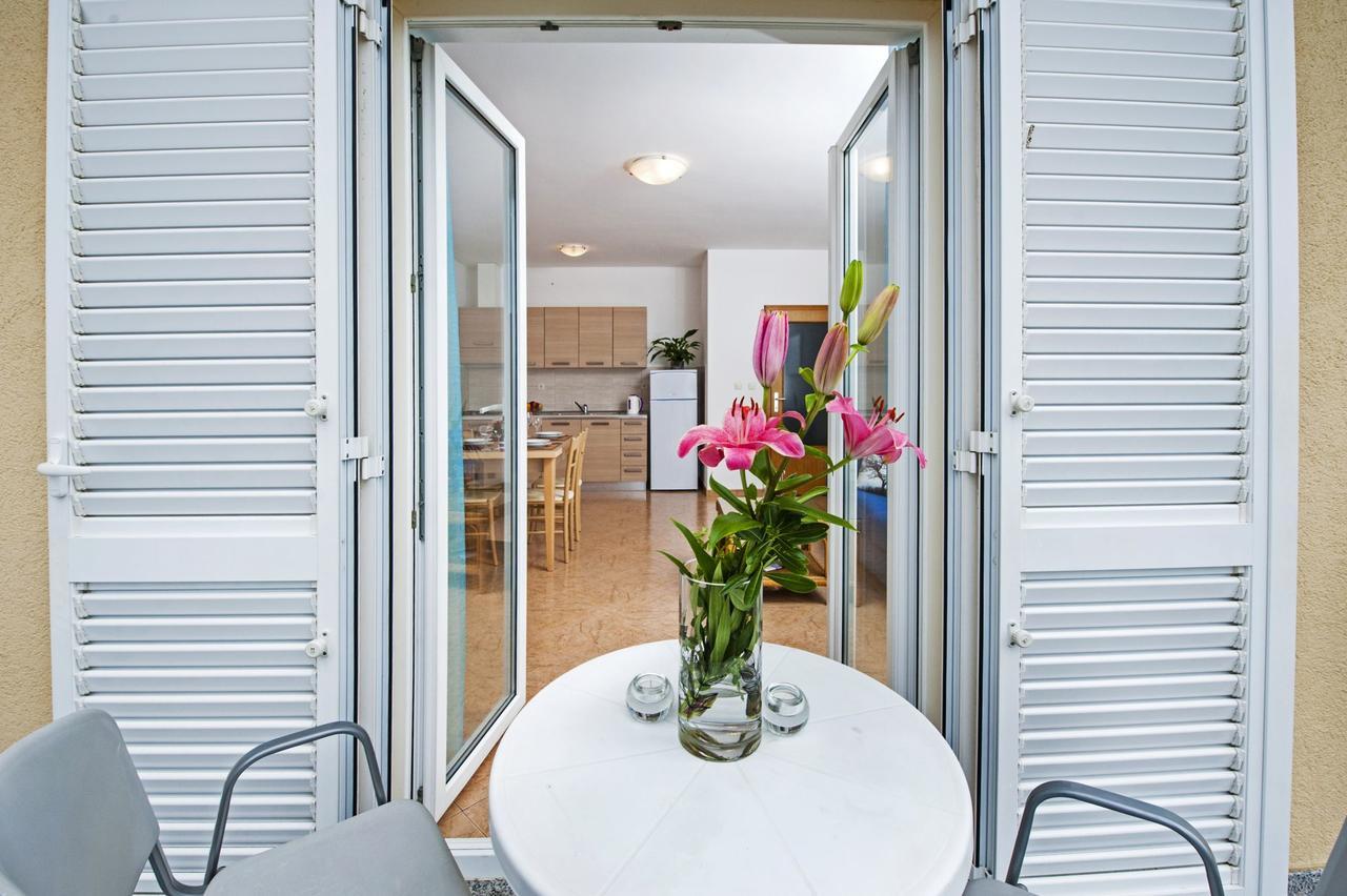 Apartments Bella Ровінь Екстер'єр фото