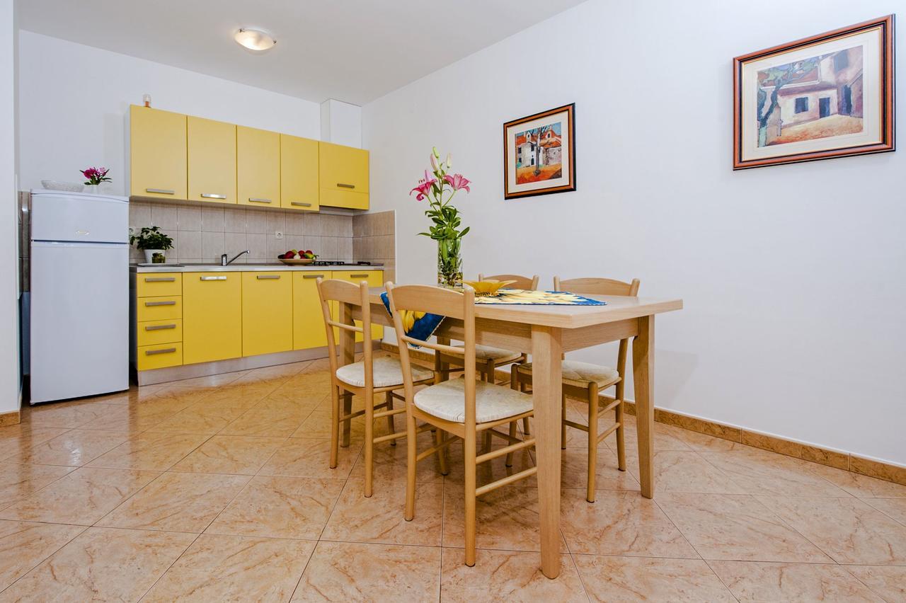 Apartments Bella Ровінь Екстер'єр фото
