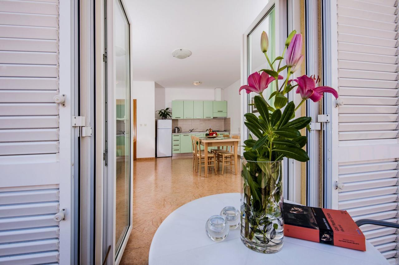 Apartments Bella Ровінь Екстер'єр фото