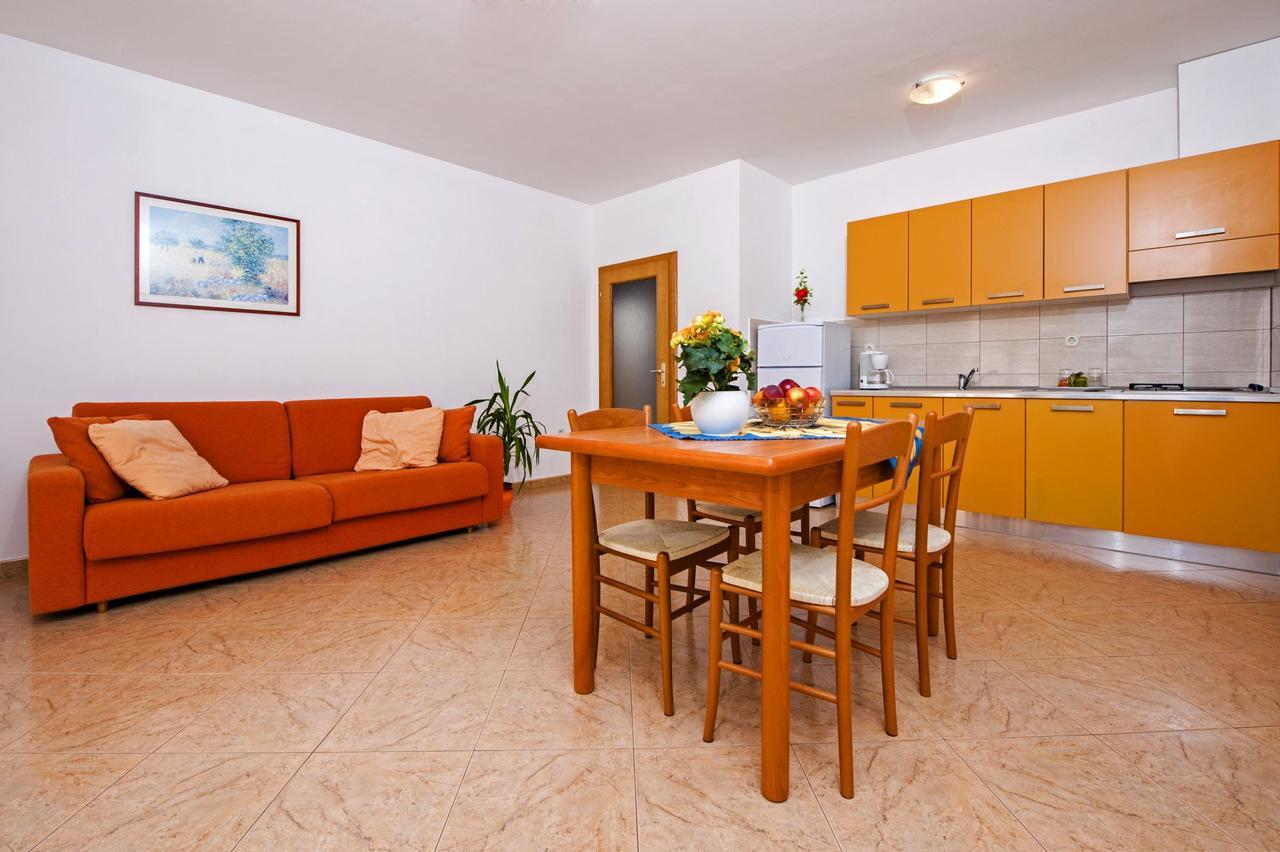 Apartments Bella Ровінь Екстер'єр фото
