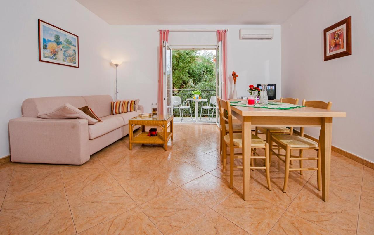 Apartments Bella Ровінь Екстер'єр фото