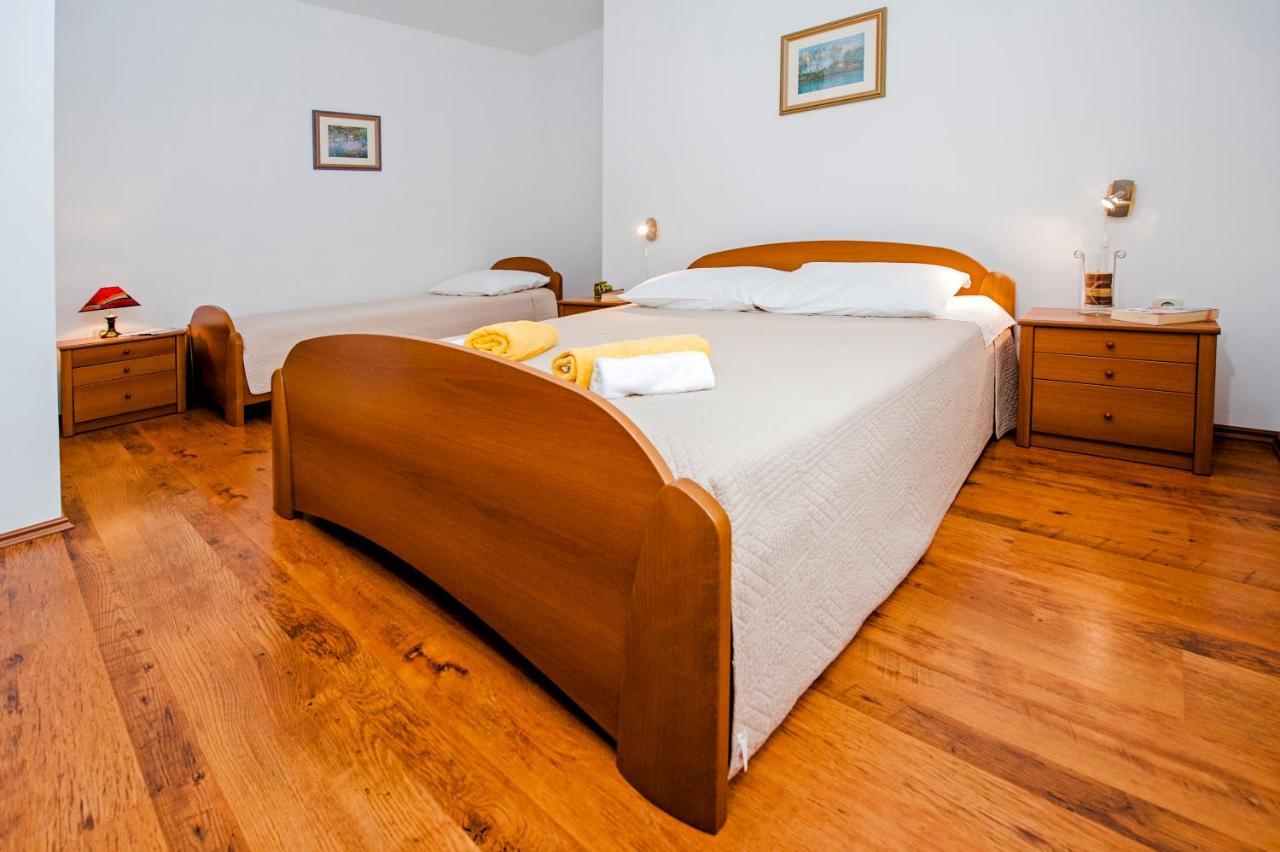 Apartments Bella Ровінь Екстер'єр фото