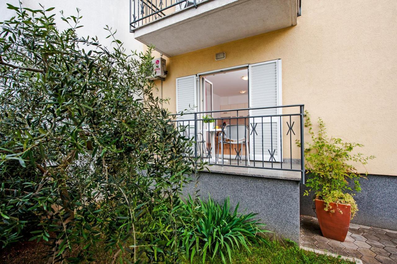 Apartments Bella Ровінь Екстер'єр фото