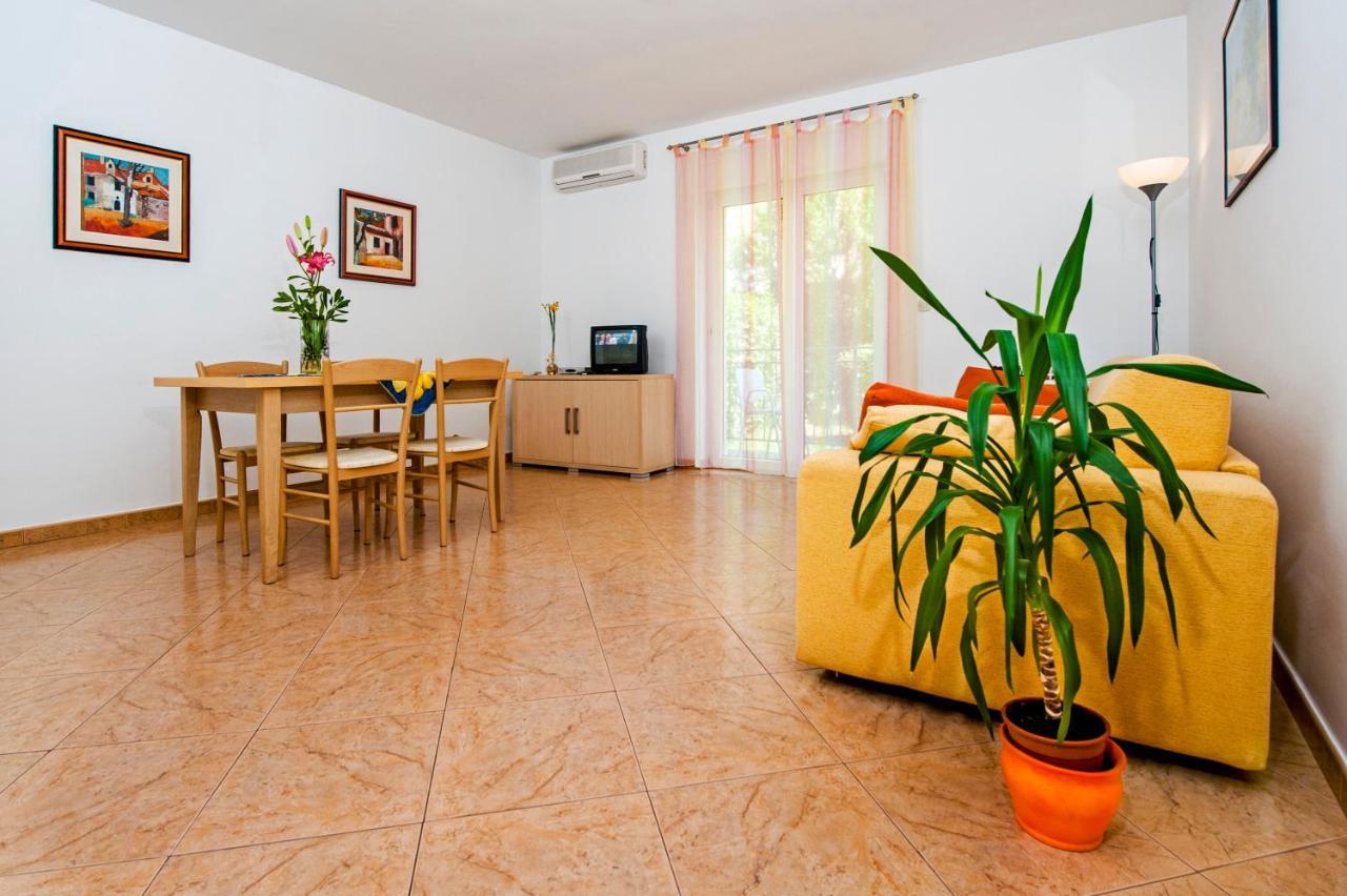 Apartments Bella Ровінь Екстер'єр фото