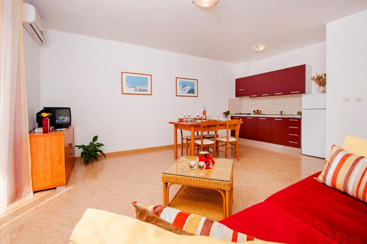 Apartments Bella Ровінь Екстер'єр фото