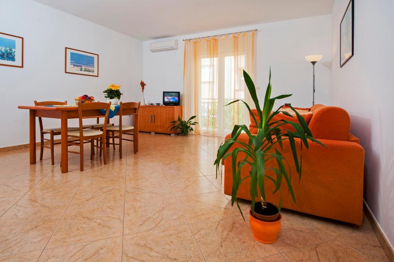 Apartments Bella Ровінь Екстер'єр фото