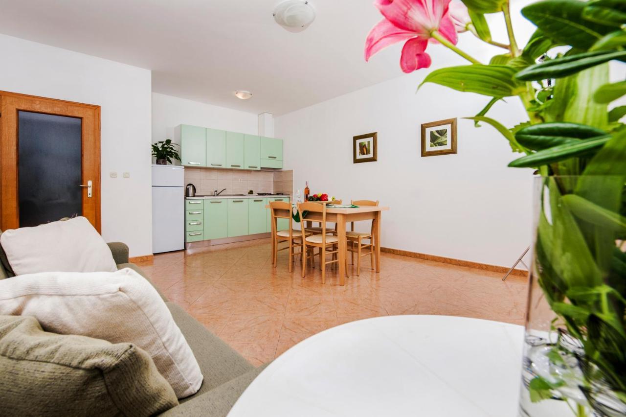 Apartments Bella Ровінь Екстер'єр фото