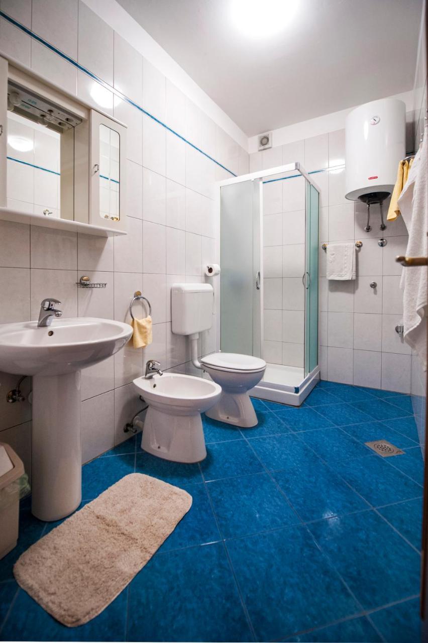 Apartments Bella Ровінь Екстер'єр фото