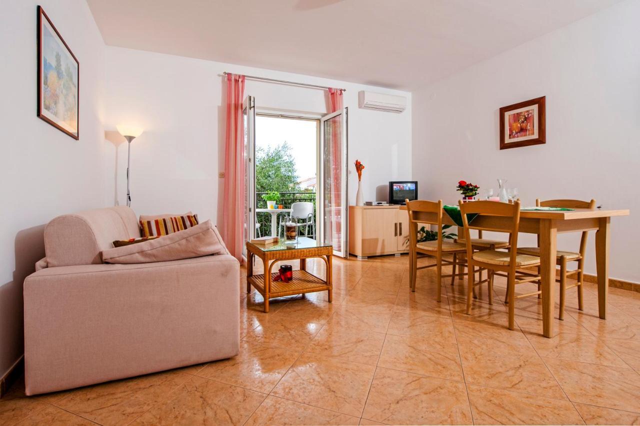 Apartments Bella Ровінь Екстер'єр фото