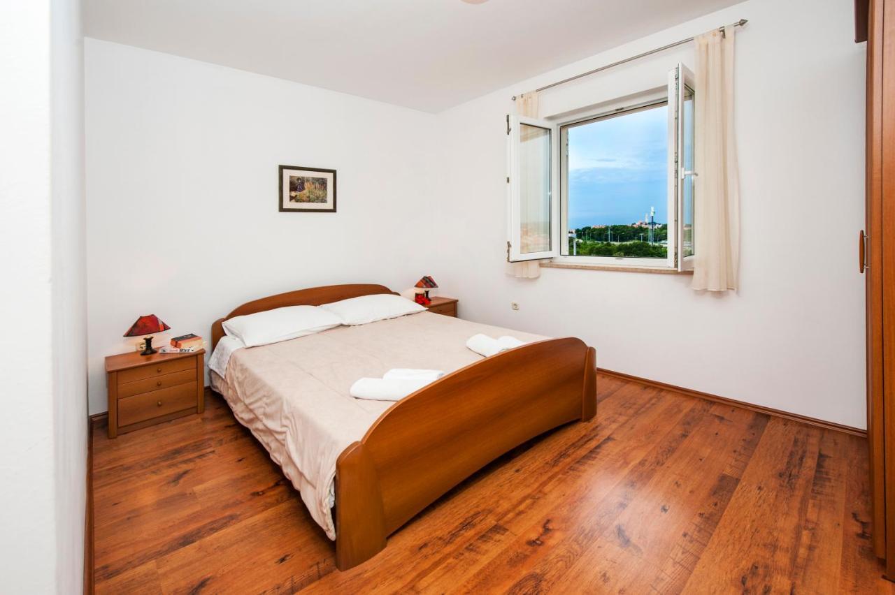 Apartments Bella Ровінь Екстер'єр фото