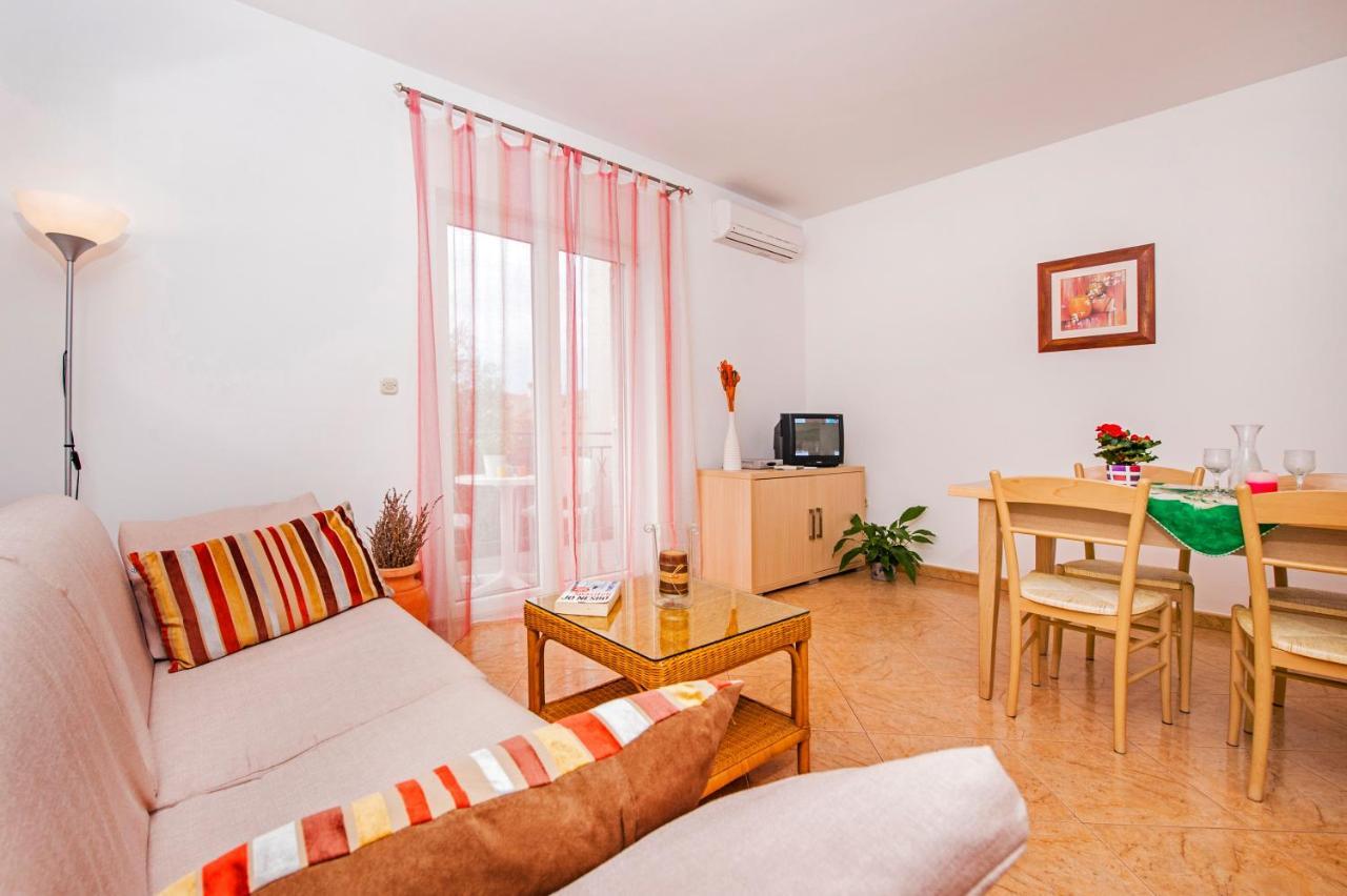 Apartments Bella Ровінь Екстер'єр фото